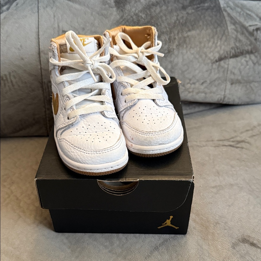 Jordan’s. As of now box not included. I’ll try to locate box for shipment.